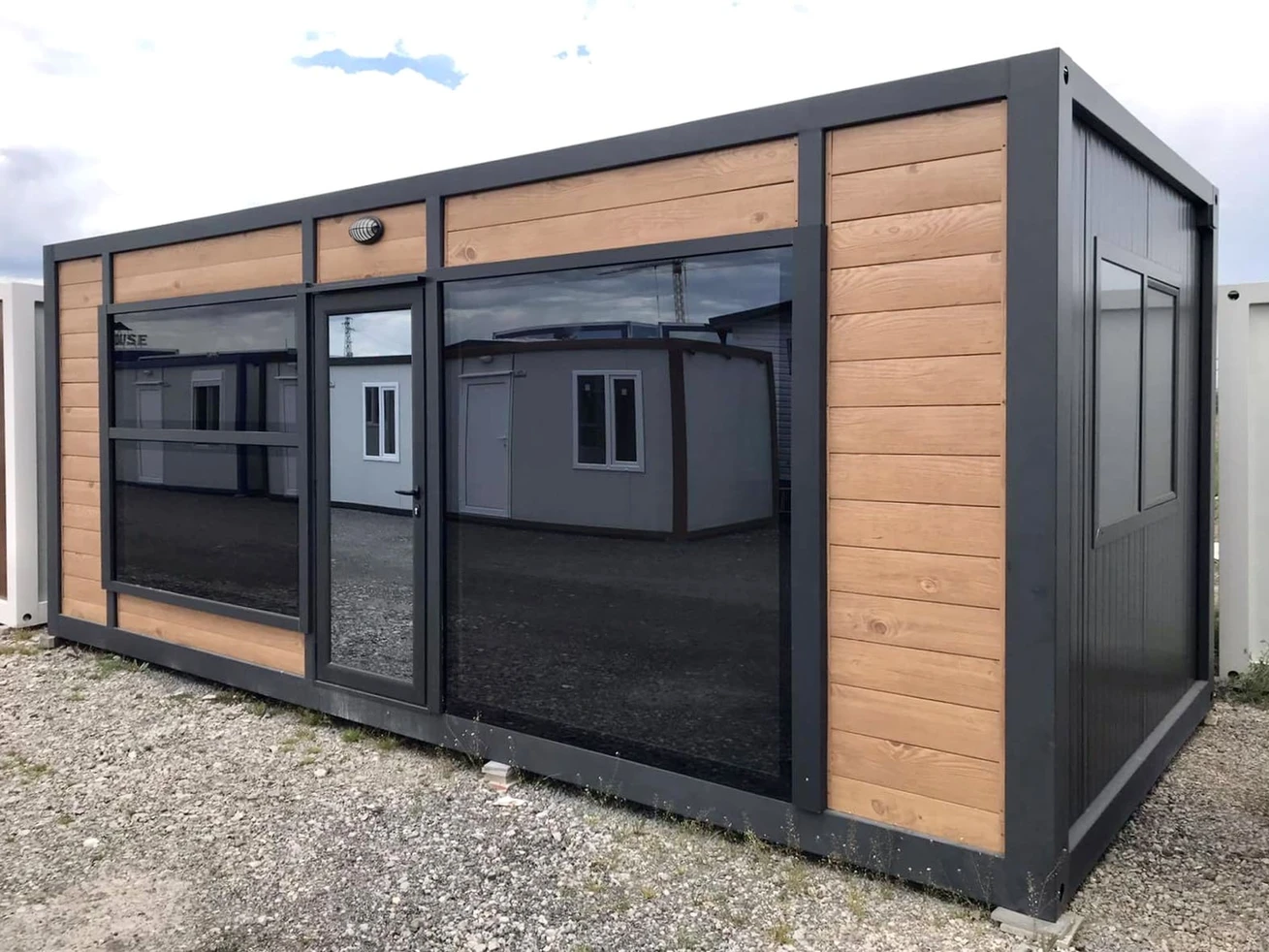 Contenedor de oficina 16,8 m² – Línea Premium y diseño de lujo