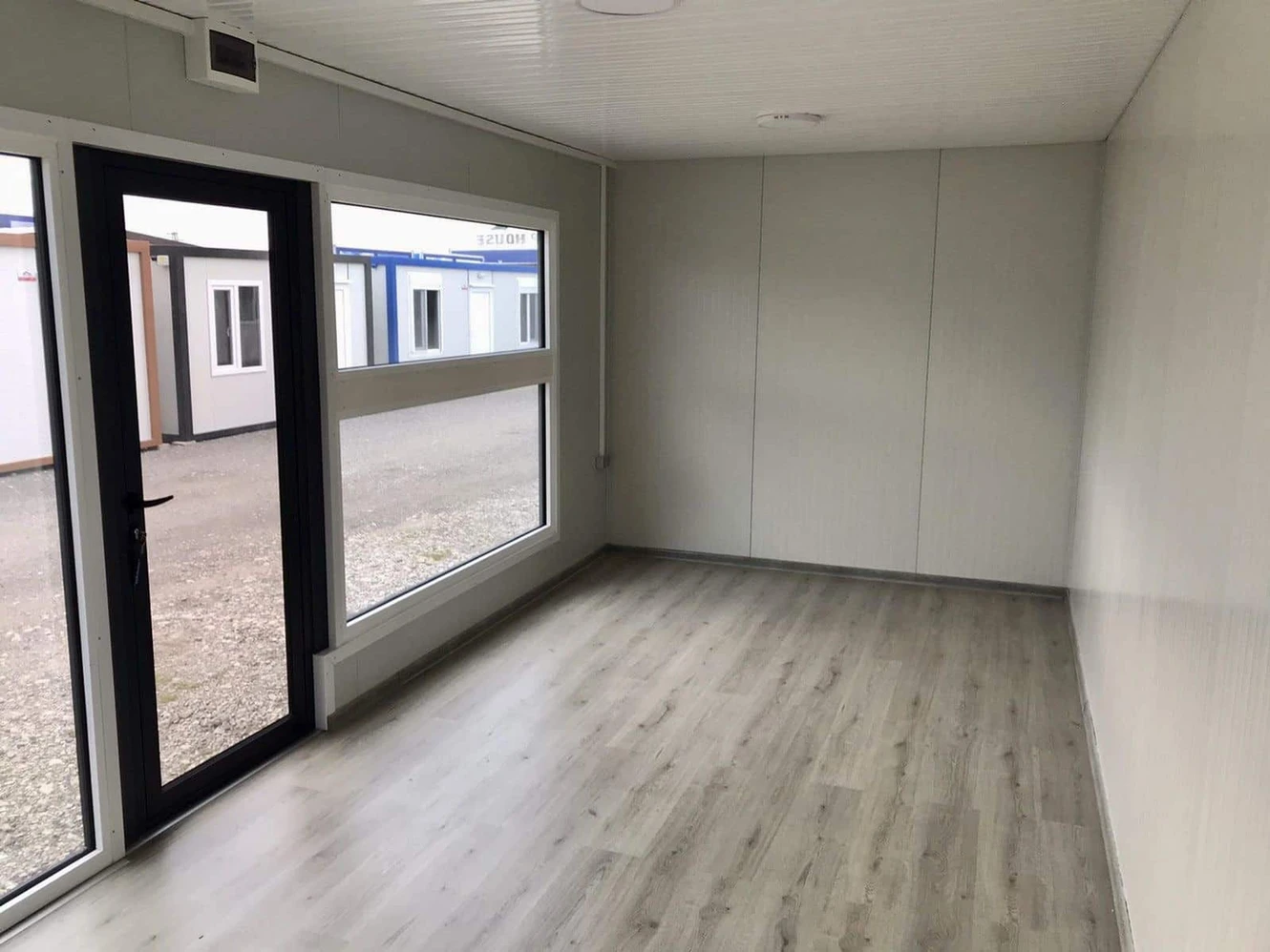 Contenedor de oficina 16,8 m² – Línea Premium y diseño de lujo - Imagen 2